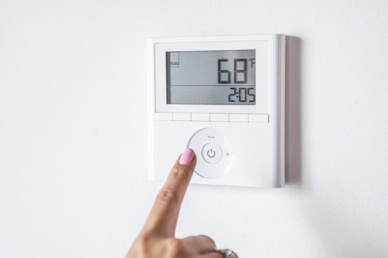 Dlaczego system HVAC nie utrzymuje zadanej temperatury? Poradnik diagnostyczny