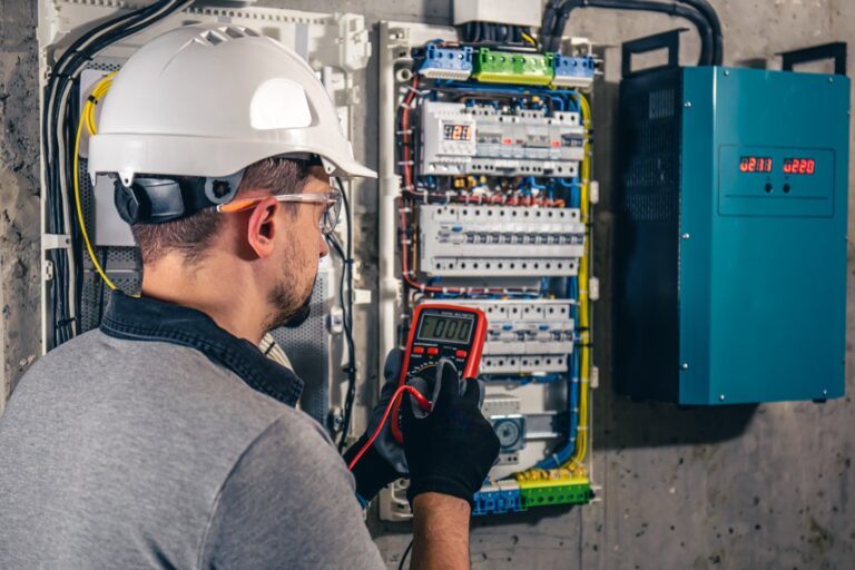 Dlaczego system monitoringu parametrów elektrycznych pokazuje błędne odczyty?